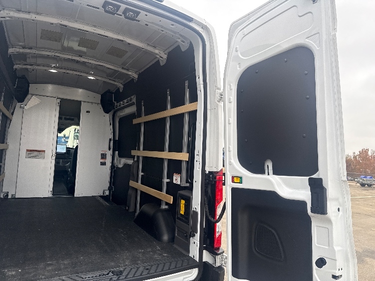 Used 2022 Ford E-Transit 350 - photo 14