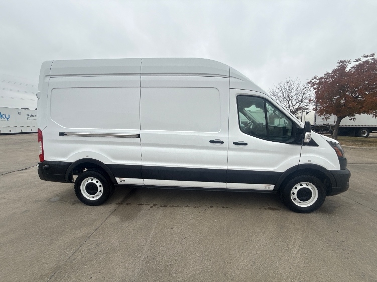 Used 2022 Ford E-Transit 350 - photo 17