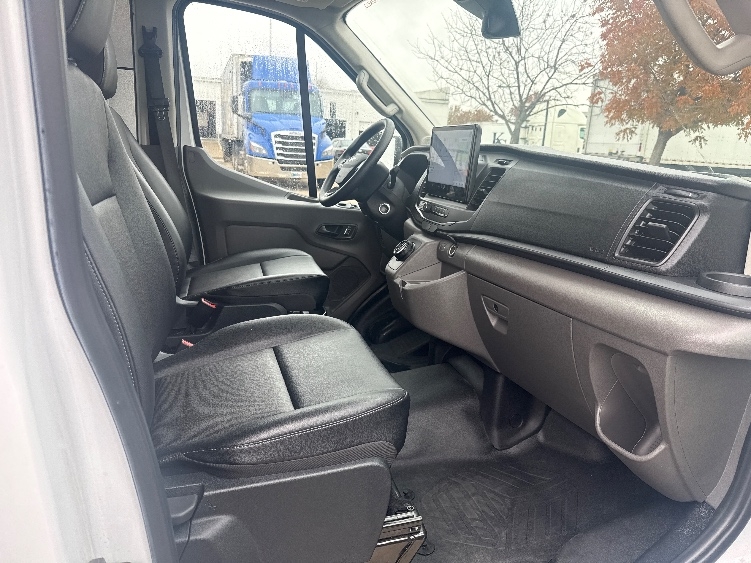 Used 2022 Ford E-Transit 350 - photo 24