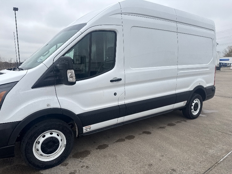 Used 2022 Ford E-Transit 350 - photo 28