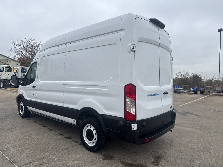 Used 2022 Ford E-Transit 350 - photo 8
