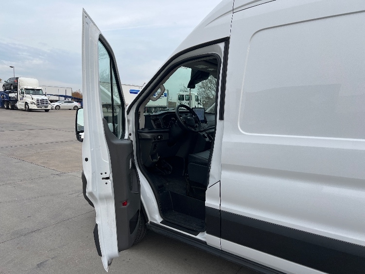 Used 2022 Ford E-Transit 350 - photo 18