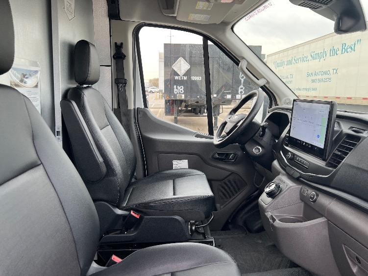 Used 2022 Ford E-Transit 350 - photo 24