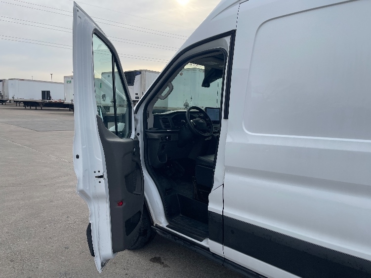 Used 2022 Ford E-Transit 350 - photo 18