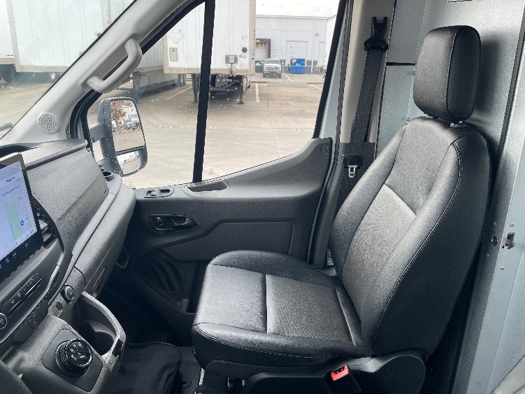 Used 2022 Ford E-Transit 350 - photo 21