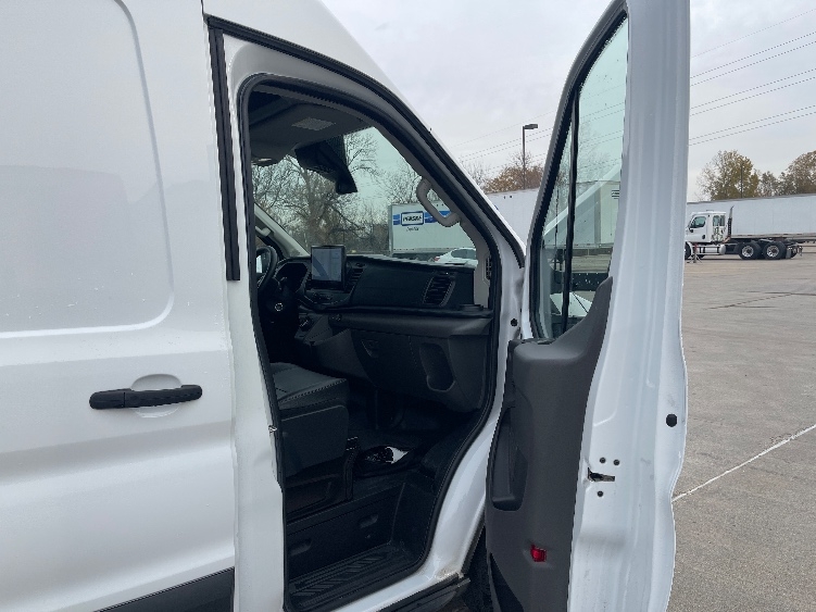 Used 2022 Ford E-Transit 350 - photo 22