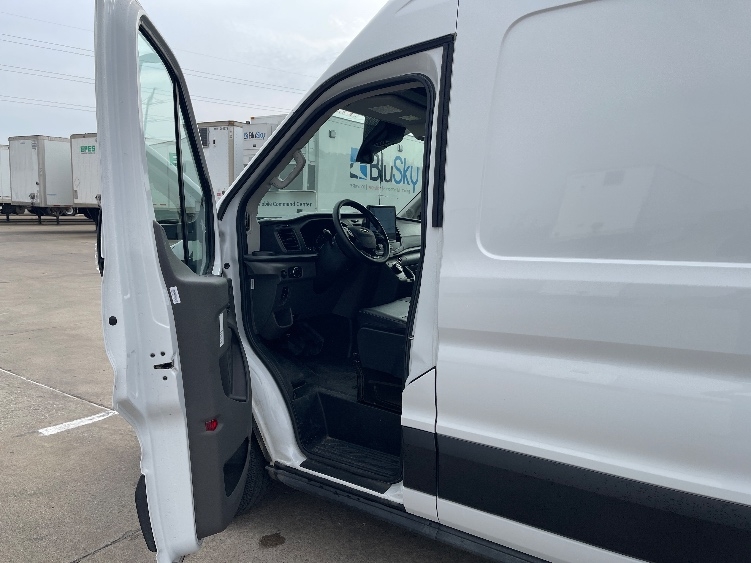 Used 2022 Ford E-Transit 350 - photo 18