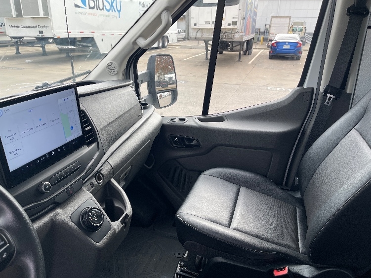 Used 2022 Ford E-Transit 350 - photo 21