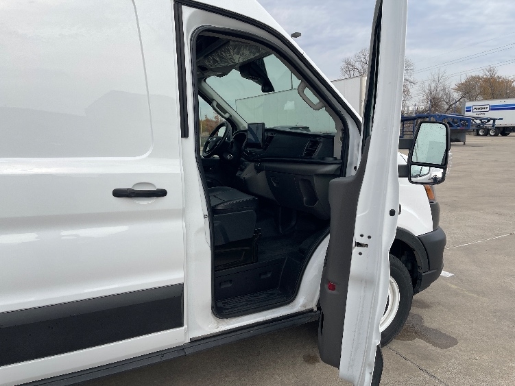 Used 2022 Ford E-Transit 350 - photo 22