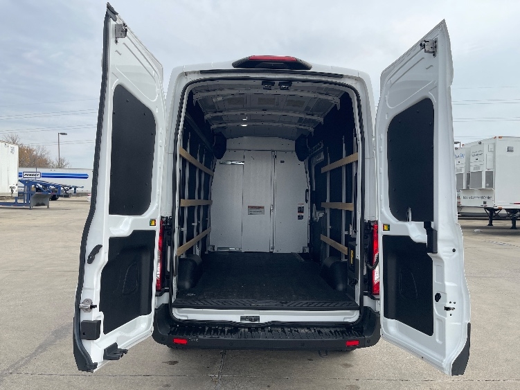 Used 2022 Ford E-Transit 350 - photo 10
