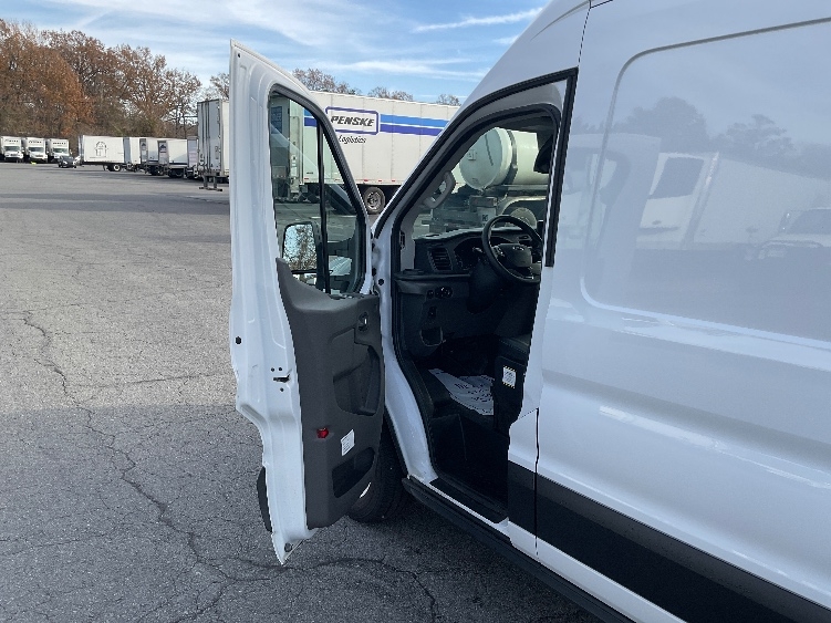 Used 2022 Ford E-Transit 350 - photo 15