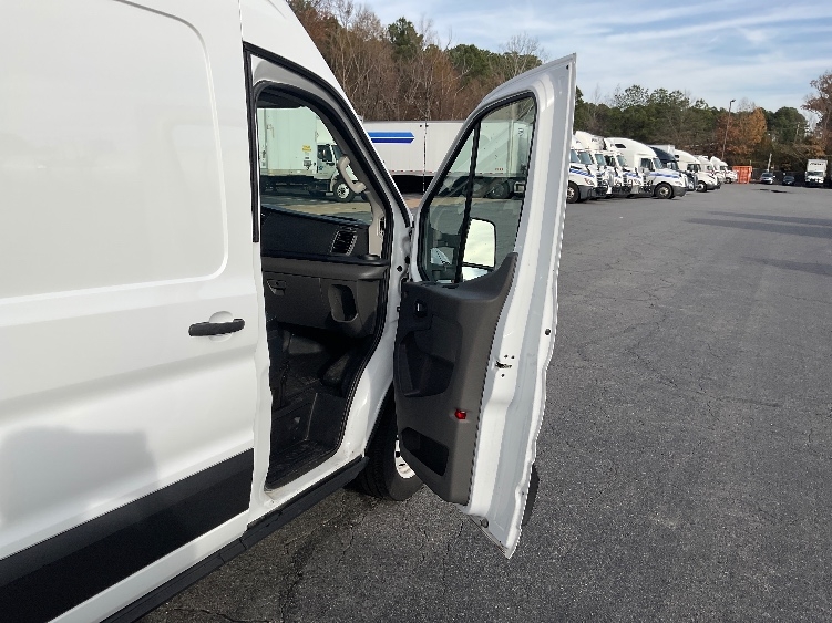 Used 2022 Ford E-Transit 350 - photo 19