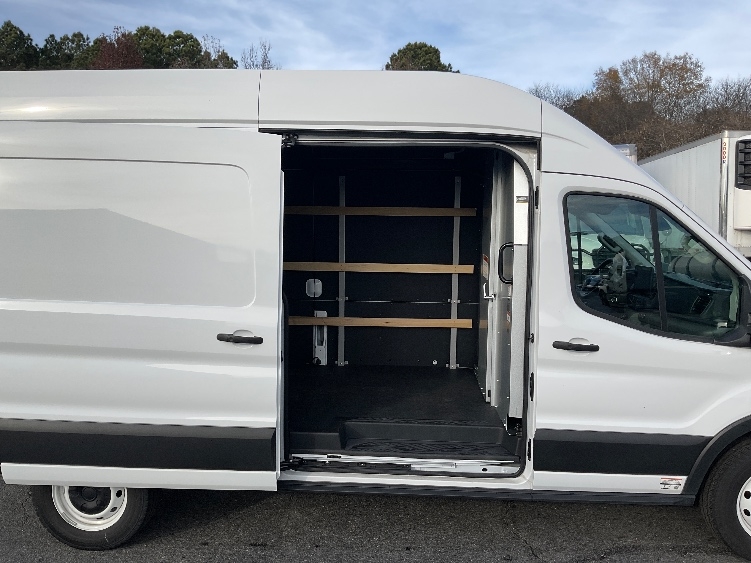 Used 2022 Ford E-Transit 350 - photo 25