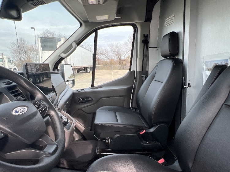 Used 2022 Ford E-Transit 350 - photo 21