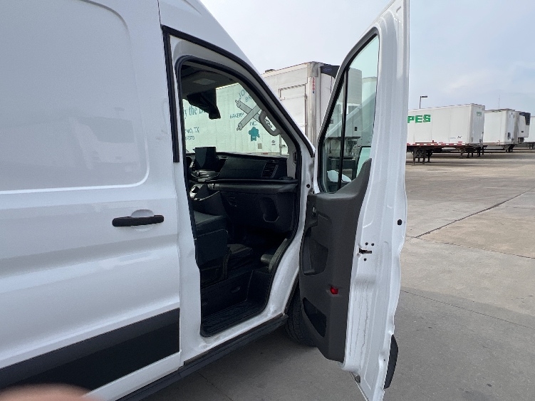 Used 2022 Ford E-Transit 350 - photo 22