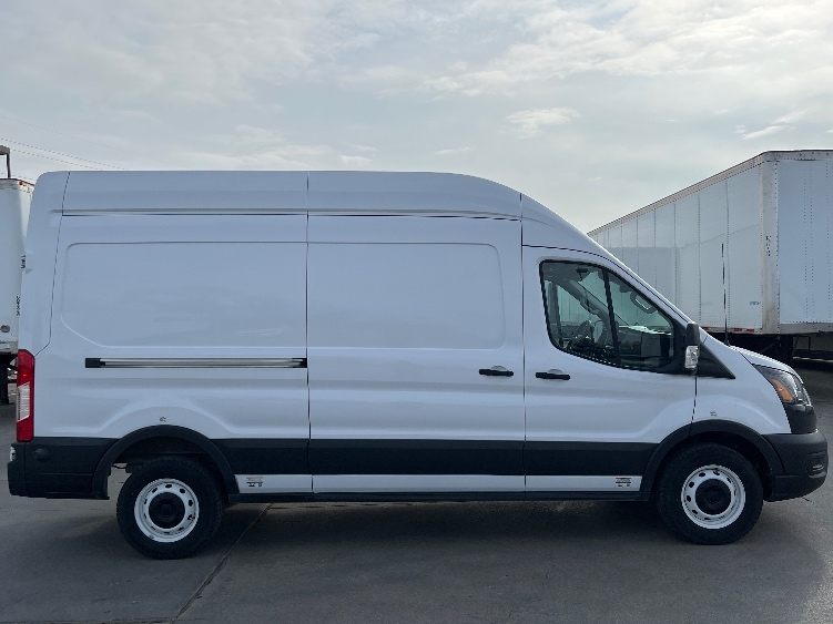 Used 2022 Ford E-Transit 350 - photo 17