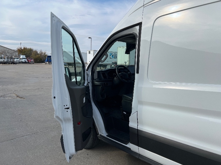 Used 2022 Ford E-Transit 350 - photo 18