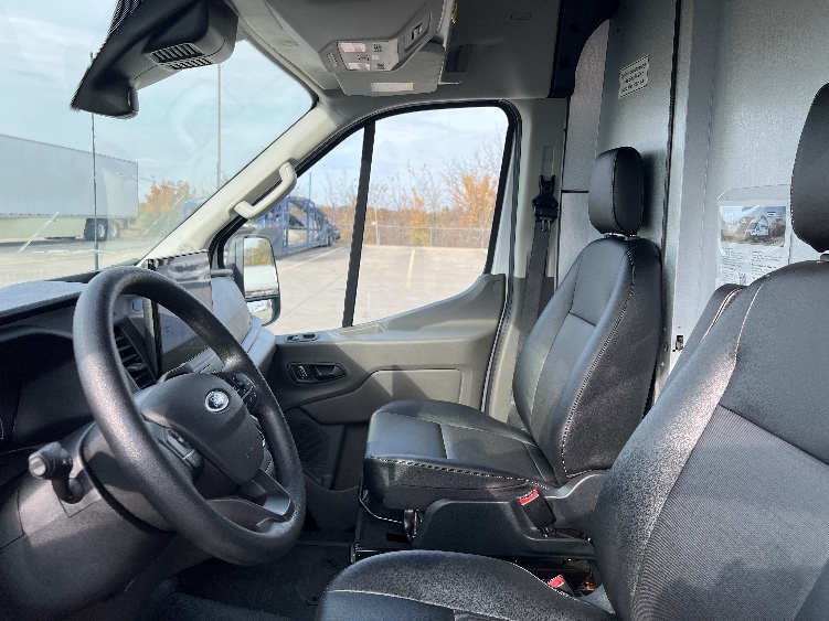 Used 2022 Ford E-Transit 350 - photo 21