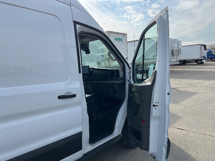 Used 2022 Ford E-Transit 350 - photo 22