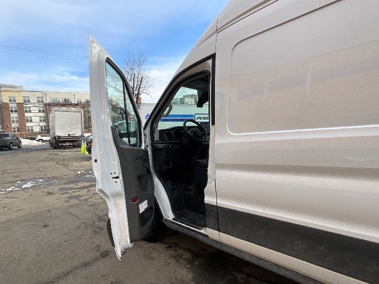 Used 2022 Ford E-Transit 350 - photo 18