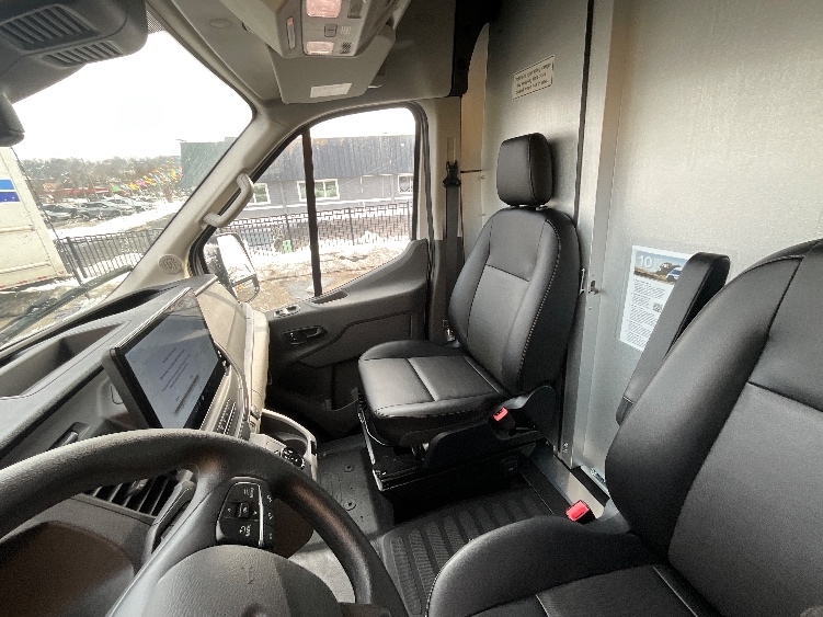 Used 2022 Ford E-Transit 350 - photo 21