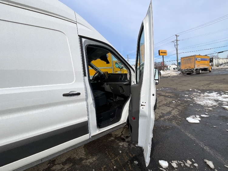 Used 2022 Ford E-Transit 350 - photo 22