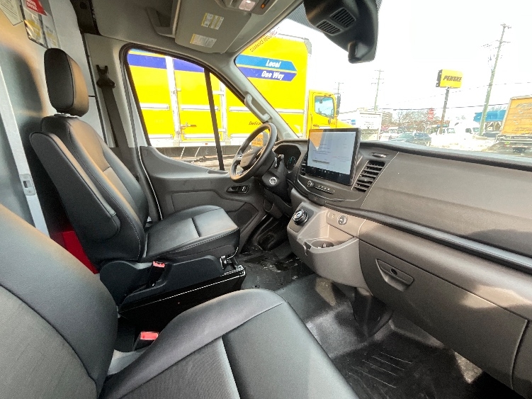 Used 2022 Ford E-Transit 350 - photo 24