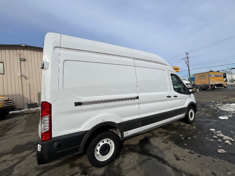 Used 2022 Ford E-Transit 350 - photo 28