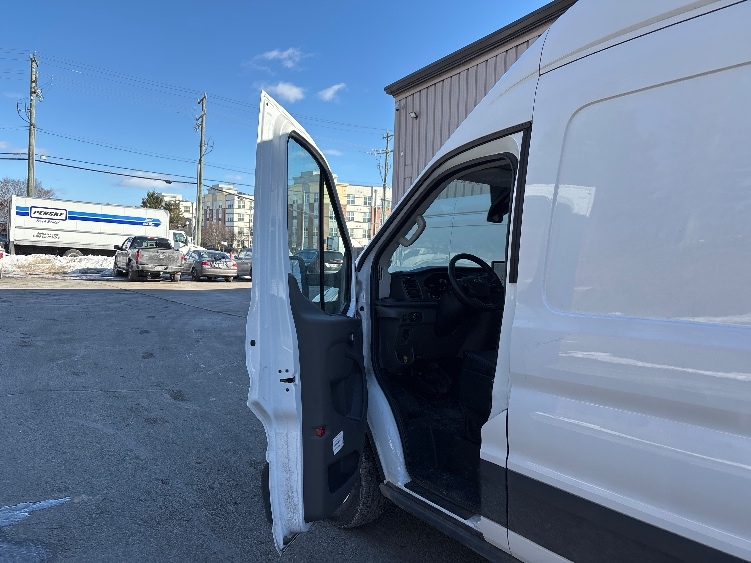 Used 2022 Ford E-Transit 350 - photo 14