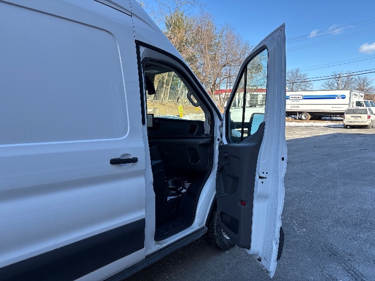 Used 2022 Ford E-Transit 350 - photo 18
