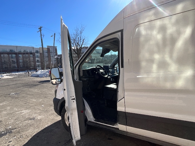 Used 2022 Ford E-Transit 350 - photo 18