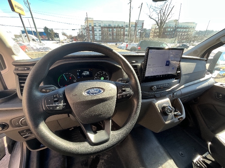 Used 2022 Ford E-Transit 350 - photo 19
