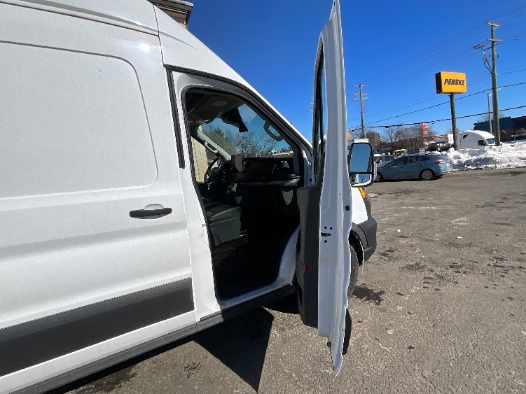 Used 2022 Ford E-Transit 350 - photo 22