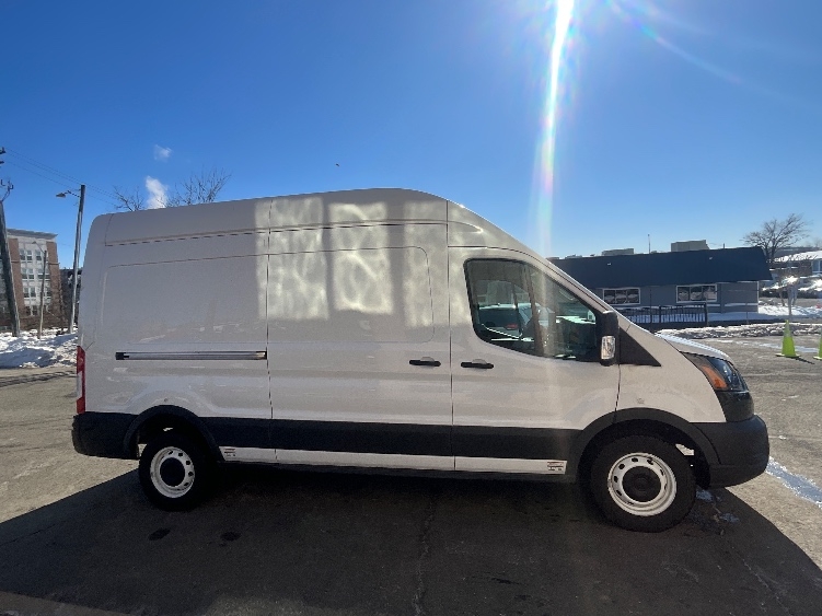 Used 2022 Ford E-Transit 350 - photo 17