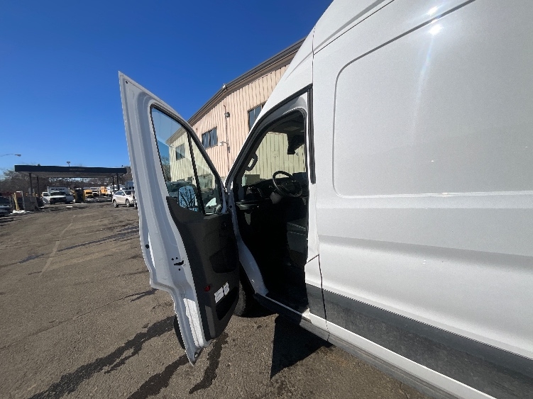 Used 2022 Ford E-Transit 350 - photo 18