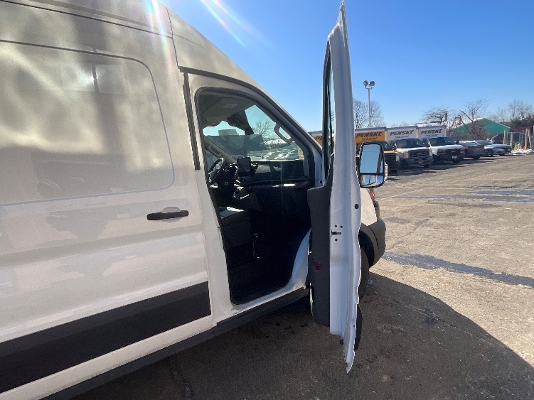 Used 2022 Ford E-Transit 350 - photo 22