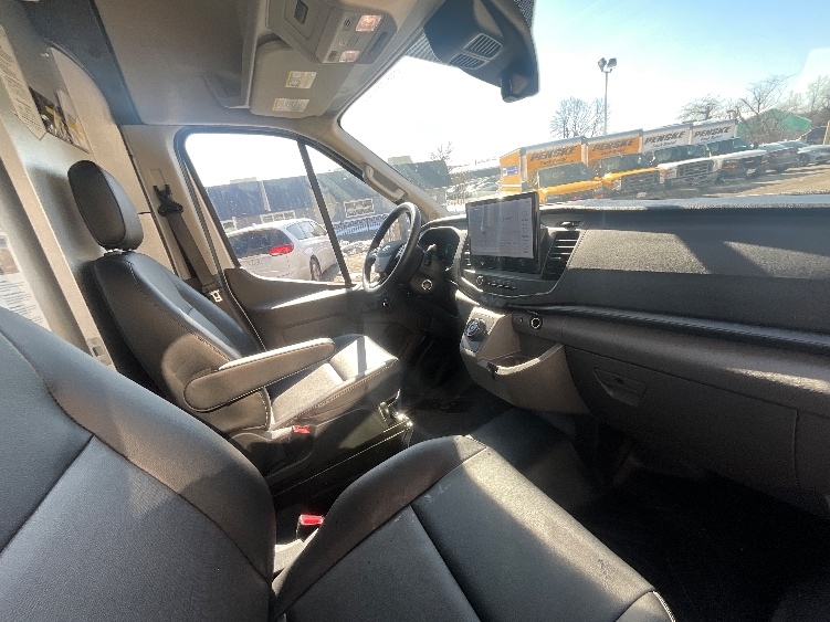 Used 2022 Ford E-Transit 350 - photo 24