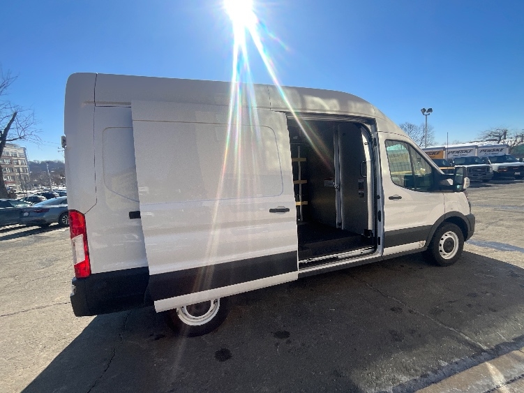Used 2022 Ford E-Transit 350 - photo 28