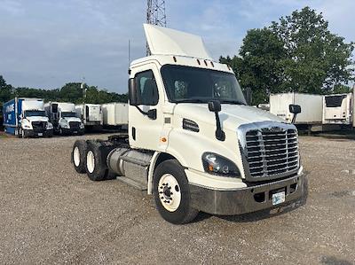 Used 2018 Freightliner Cascadia Detroit DD13 Semi Truck for sale #EBT1498 - photo 1