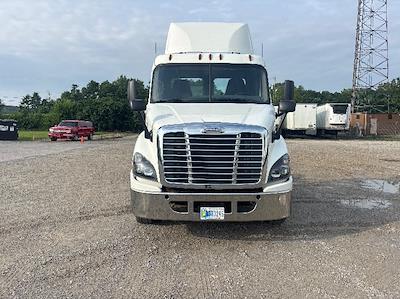 Used 2018 Freightliner Cascadia Detroit DD13 Semi Truck for sale #EBT1498 - photo 2