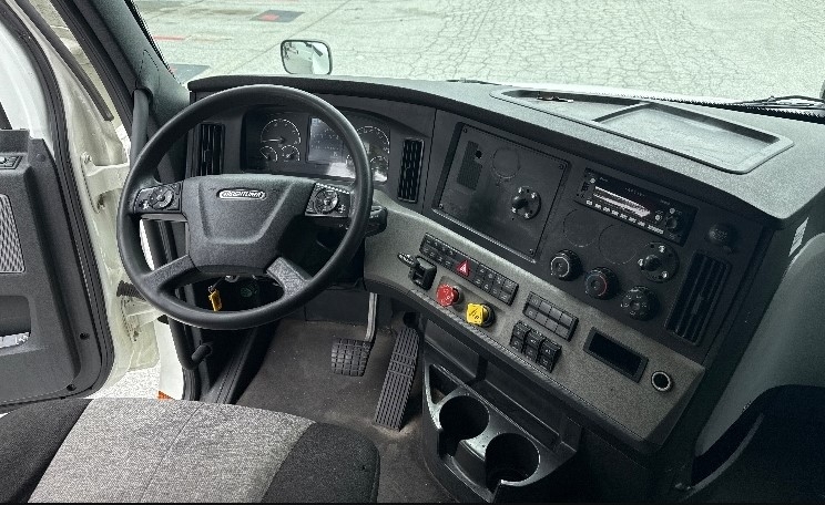 Used 2021 Freightliner Cascadia - photo 13