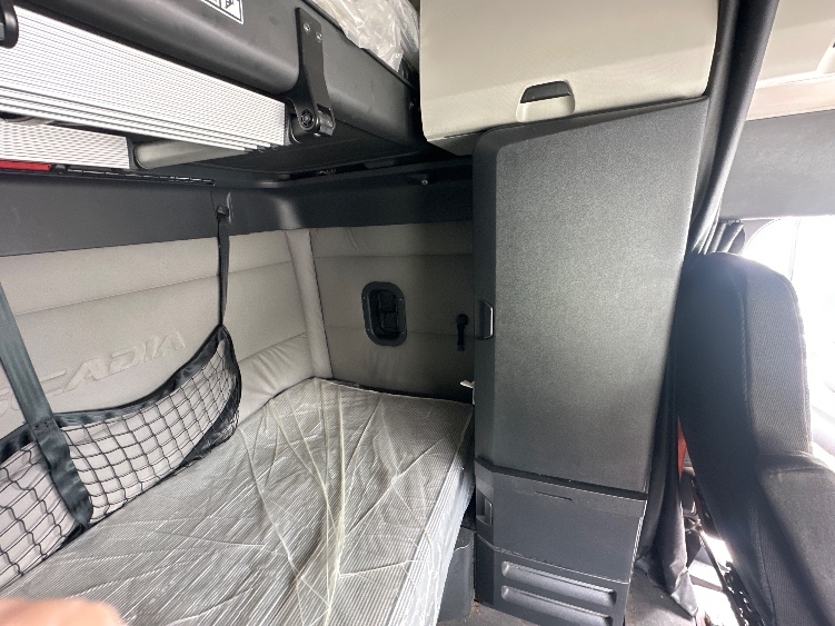Used 2021 Freightliner Cascadia - photo 19