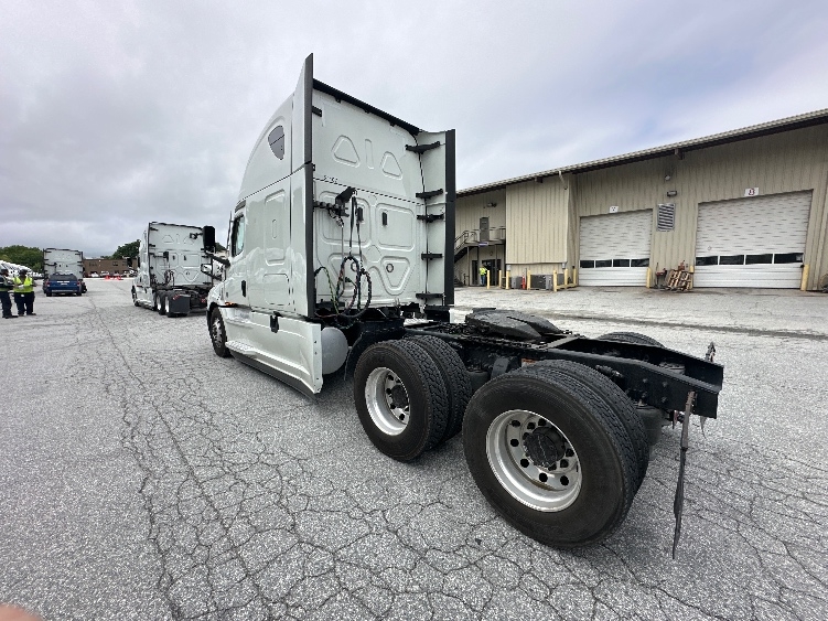 Used 2021 Freightliner Cascadia - photo 6