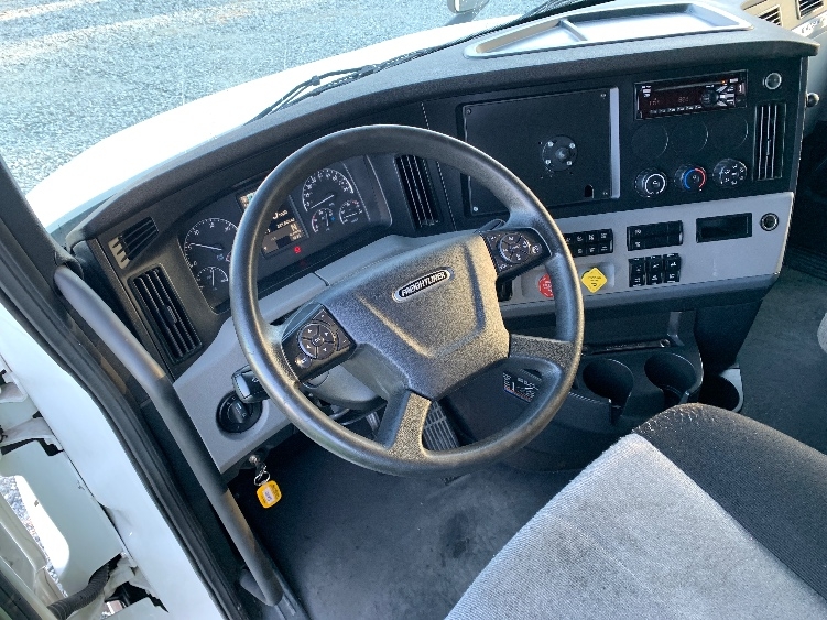 Used 2021 Freightliner Cascadia - photo 12