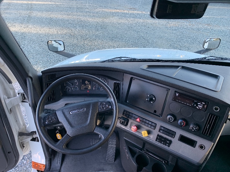 Used 2021 Freightliner Cascadia - photo 13
