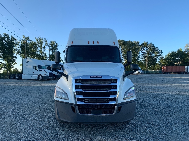 Used 2021 Freightliner Cascadia - photo 2