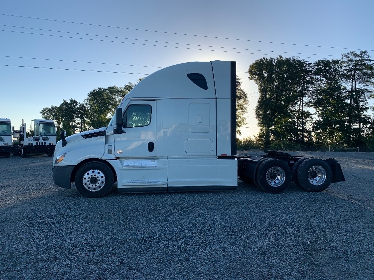 Used 2021 Freightliner Cascadia - photo 6