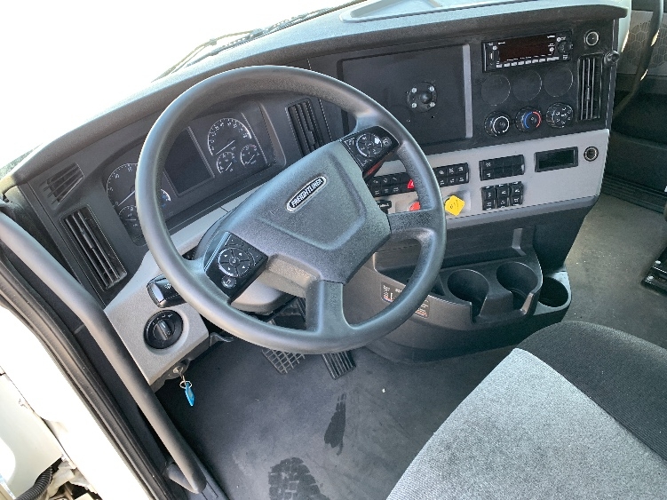 Used 2021 Freightliner Cascadia - photo 12