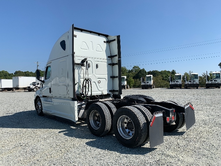 Used 2021 Freightliner Cascadia - photo 7