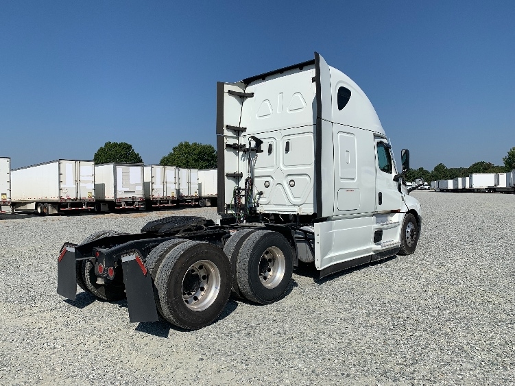 Used 2021 Freightliner Cascadia - photo 9